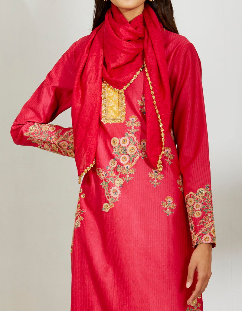 Magenta Mughal Tagyai Kurta With Pant And Scarf